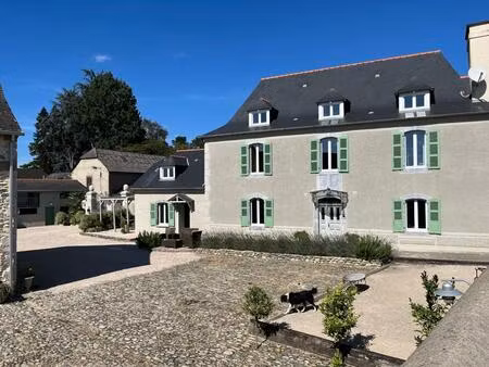 20mn pau / tarbes / lourdes: enclos béarnais - dépendances - parfait état - piscine chauff