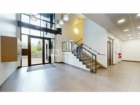 location bureau 279 m² à limonest (69760)