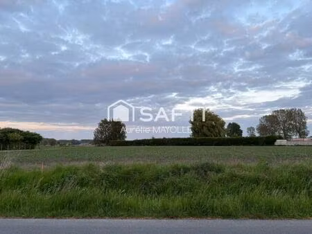 terrain constructible de 1485m²  20m de façade
