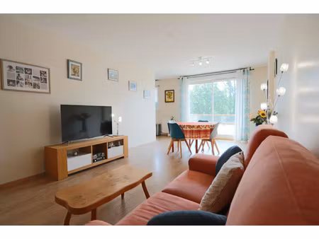 rue de meaux - proche de toutes commodités - 3 pièces en trè