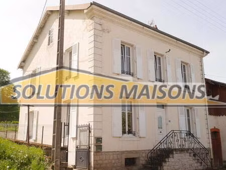 vaste maison avec jardin composee de 2 appartements