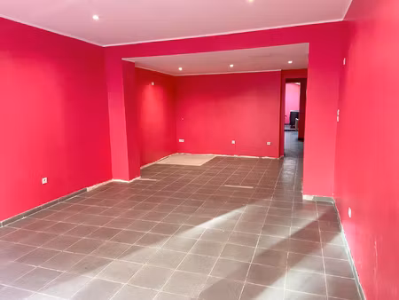 immeuble commercial et habitation plein centre ville de jeum