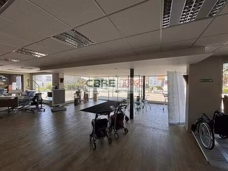 location commerce pau 1 000 m²