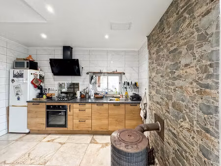 charmante maison en pierre avec vue sur le village de puy l'évêque