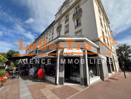 a saisir  magasin emblématique du centre ville de vittel  12