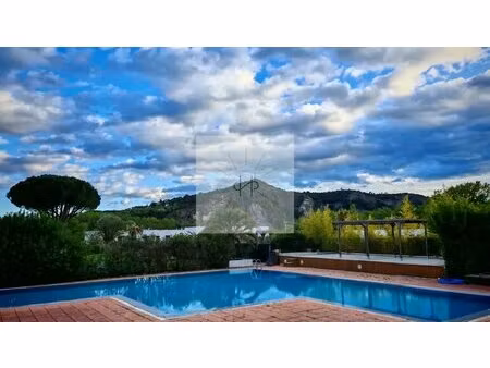 maison en residence avec piscine