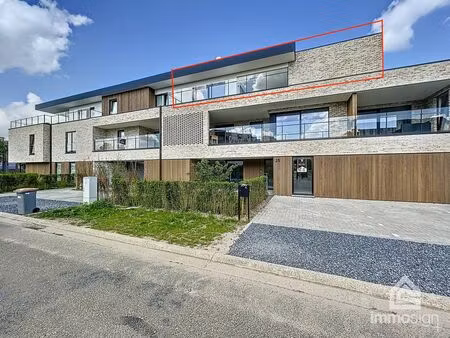 instapklaar penthouse met 2 slaapkamers  ruim terras  2 parkeerplaatsen en berging te kinr