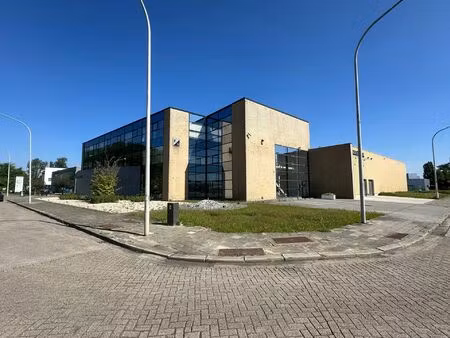 te huur bedrijfsgebouw te wilrijk