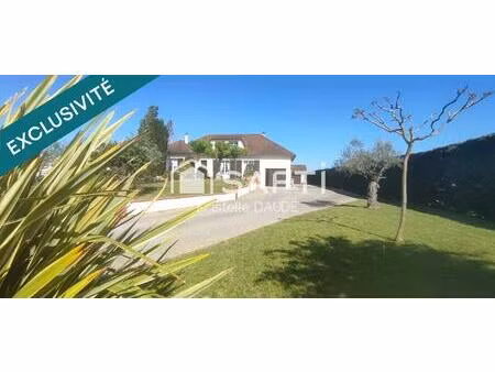 secteur calme et résidentiel  piscine  et deux dépendances