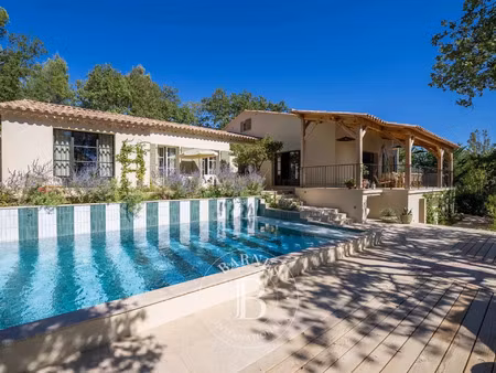 vente maison 8 pièces 220 m² lourmarin (84160)