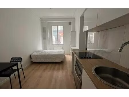 appartement paris 10 17 m² t-1 à vendre  167 000 €
