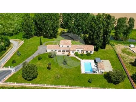 maison d’architecte avec piscine  parc arboré & lac privé – parcelle de 9 369 m² clôturée