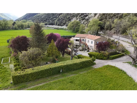 grande maison familiale avec terrain de 1 2 ha et vue sur le