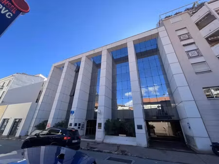 a louer  bureaux en etage 117 m² environ  antibes centre
