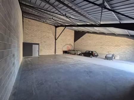 location locaux professionnels 200 m² à signes (83870)  2 150 €