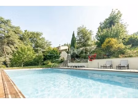 villa de luxe à vendre à murs