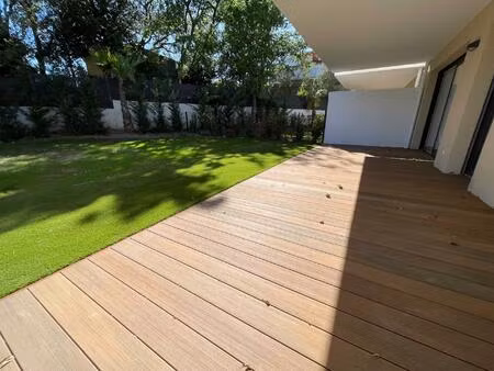 saint raphaël dans petite résidence  bureau de 74m²