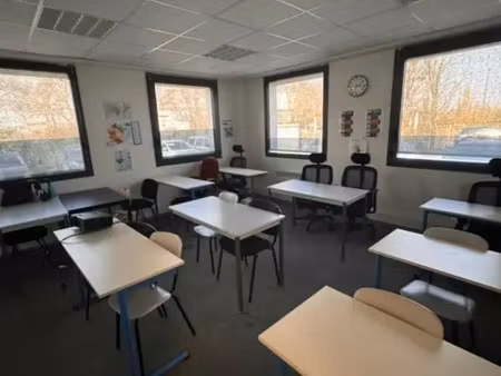 idéalement situés  bureaux à louer de 127m2 en bon état  avec stationnements