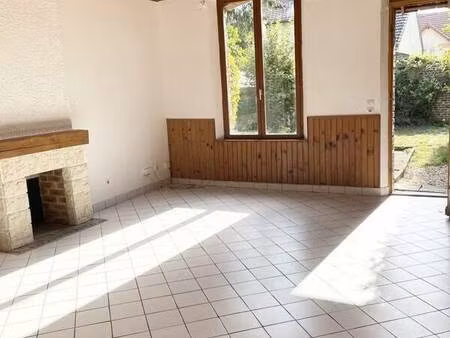 maison individuelle t2 - charme & calme ! jardin & dépendance.