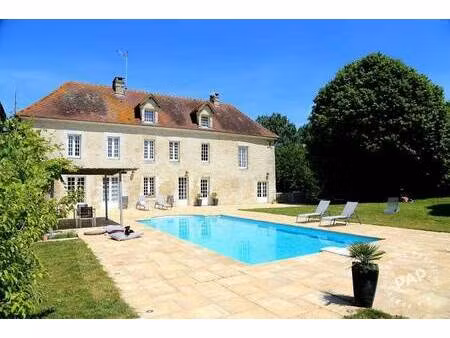 manoir de 205 m2 du 18 em avec jacuzzi intérieur et grande terrasse plein sud avec piscine