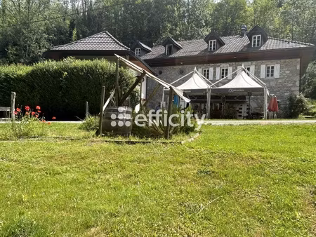 local commercial 20 pièces - 600 m²