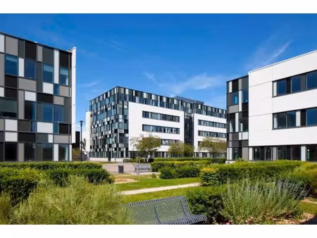 bureaux à vendre ou à louer à lyon 7ème  au coeur d'un parc tertiaire de standing aux nomb