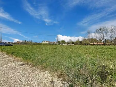 vente terrain 743 m2 à saint-médard-de-guizières