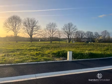 vente terrain à falleron (85670) : à vendre / 640m² falleron