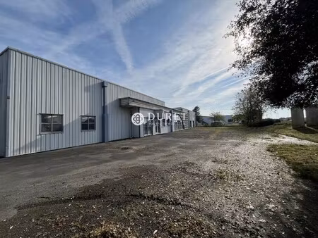 location local commercial