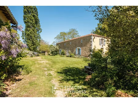 maison principale  grand gîte meublé  deux petits gîtes  piscine et potentiel touristique