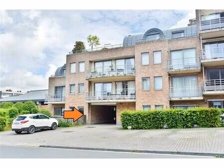 emplacement de parking sécurisé à deux pas de la gare de war