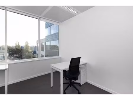espace de bureau privé pour 1 personne à regus west basilix