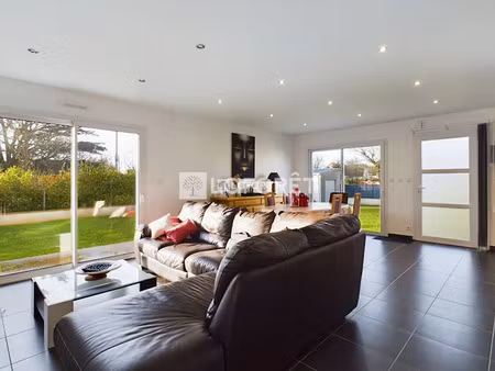 location meublée maison 4 pièces 90 m² à treffiagat (29730)  1 150 €