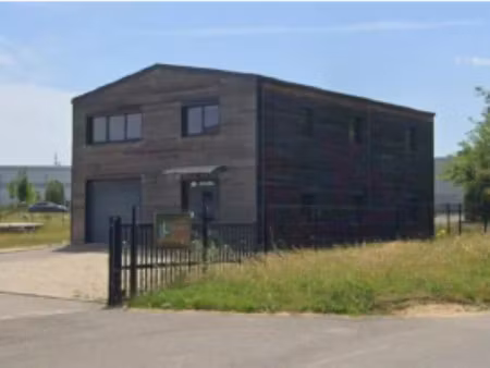 location locaux professionnels 3 pièces 120 m² à pont-evêque (38780)  1 390 €