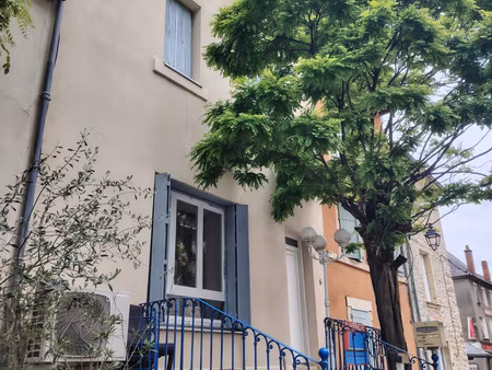 maison de caractère avec cave voûtée et panneaux photovoltaï