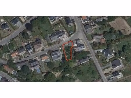 terrain à bâtir avec entrepôt