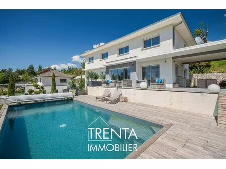 maison contemporaine avec piscine et vue panoramique à saint-jean-de-moirans