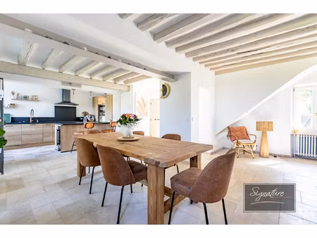 maison entièrement rénovée avec 5 chambres dans un charmant