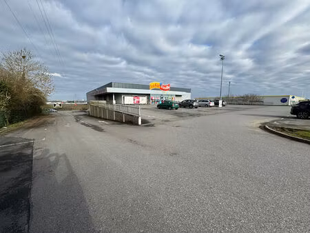 a vendre - local zone commerciale auchan louvroil