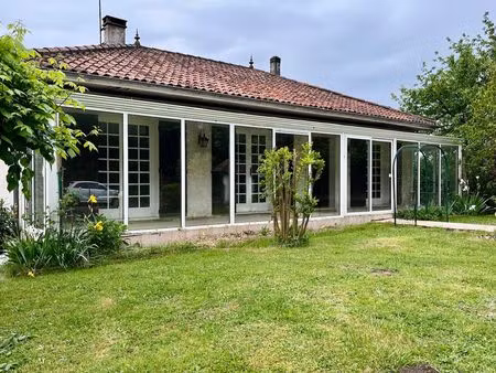 en campagne maison semi enterrée avec 2 grandes vérandas  terrain  garage