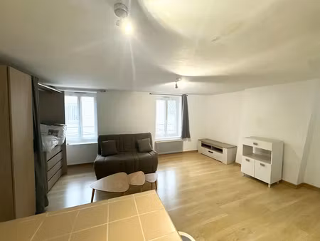 location appartement 1 pièce 25 m² à bourgoin-jallieu (38300)  490 €