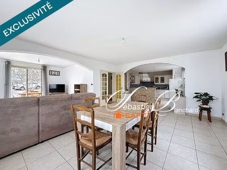 grande bâtisse au calme avec jardin et multiples possibilités – à découvrir sans tarder !