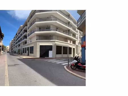 location locaux professionnels 194 m² à cannes la bocca (06150)  3 000 €