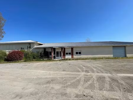 location locaux professionnels 596 m² à louer (40380)  nan €