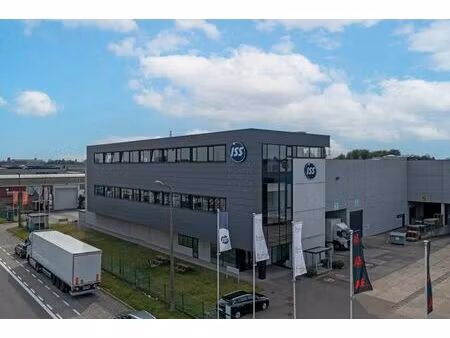 magazijn 288m² met kantoren 494m² te huur aan de voorhave...