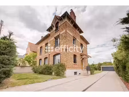 maison 9 pièces - 233 m²