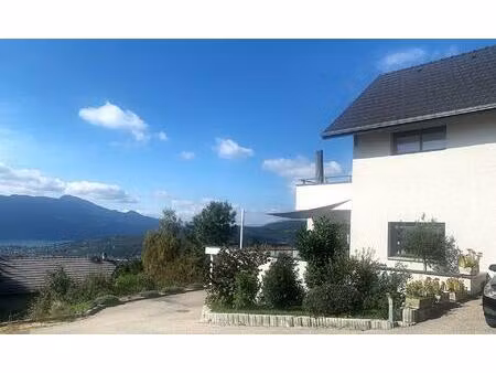 t4 avec jardin  piscine  garage  carport et caves