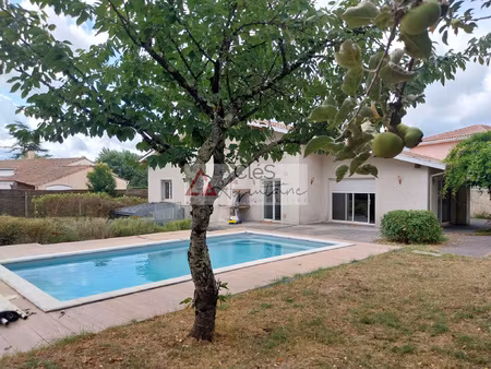 maison 190m2 environ avec piscine