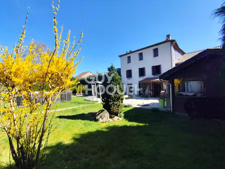maison familiale 4 chambres avec terrain  piscine et dépendances à noirétable