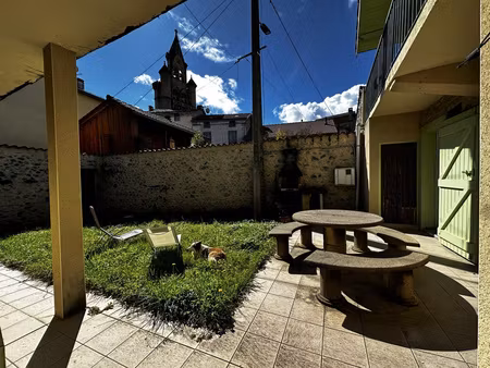 petit collectif de deux logements duplex en très bon état